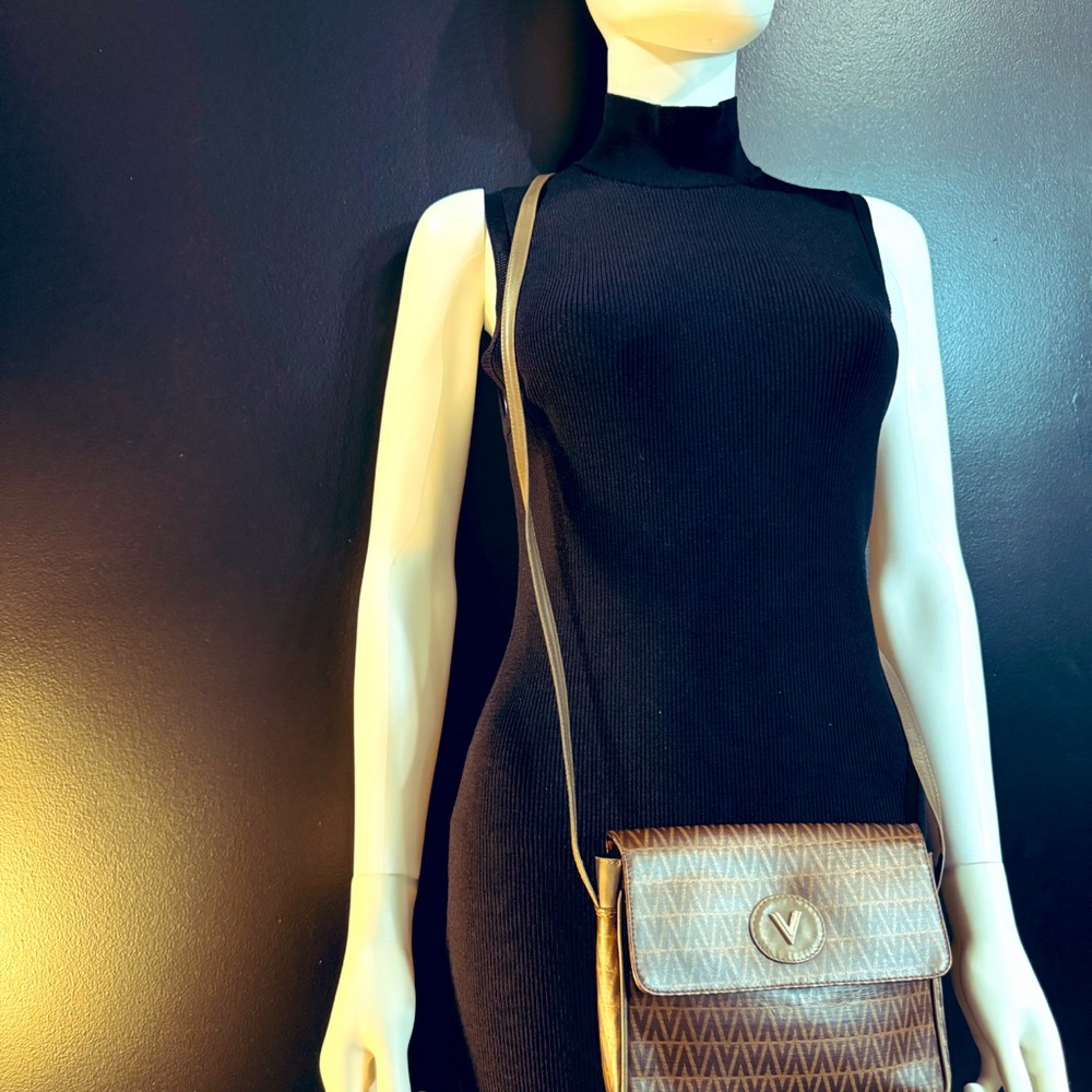 Authentic Mario Valentino Vintage CrossbodyBag With Textured Design Signature V